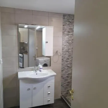ομορφο νεο στην πολη της ιτεας Apartamento *